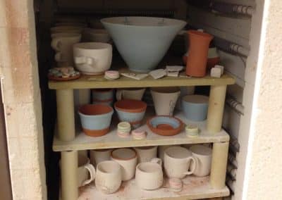 Produksjon av keramikk på Bakketun Folkehøgskole